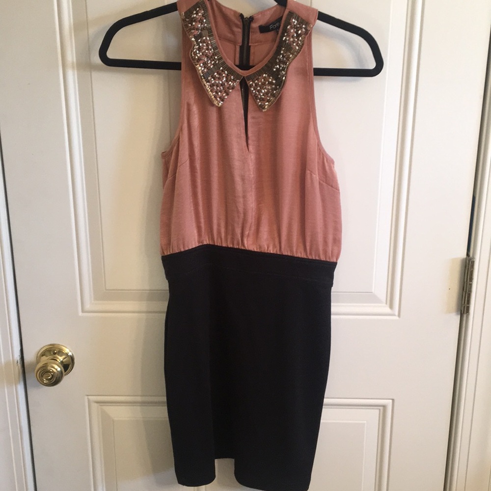 Sleeveless dress